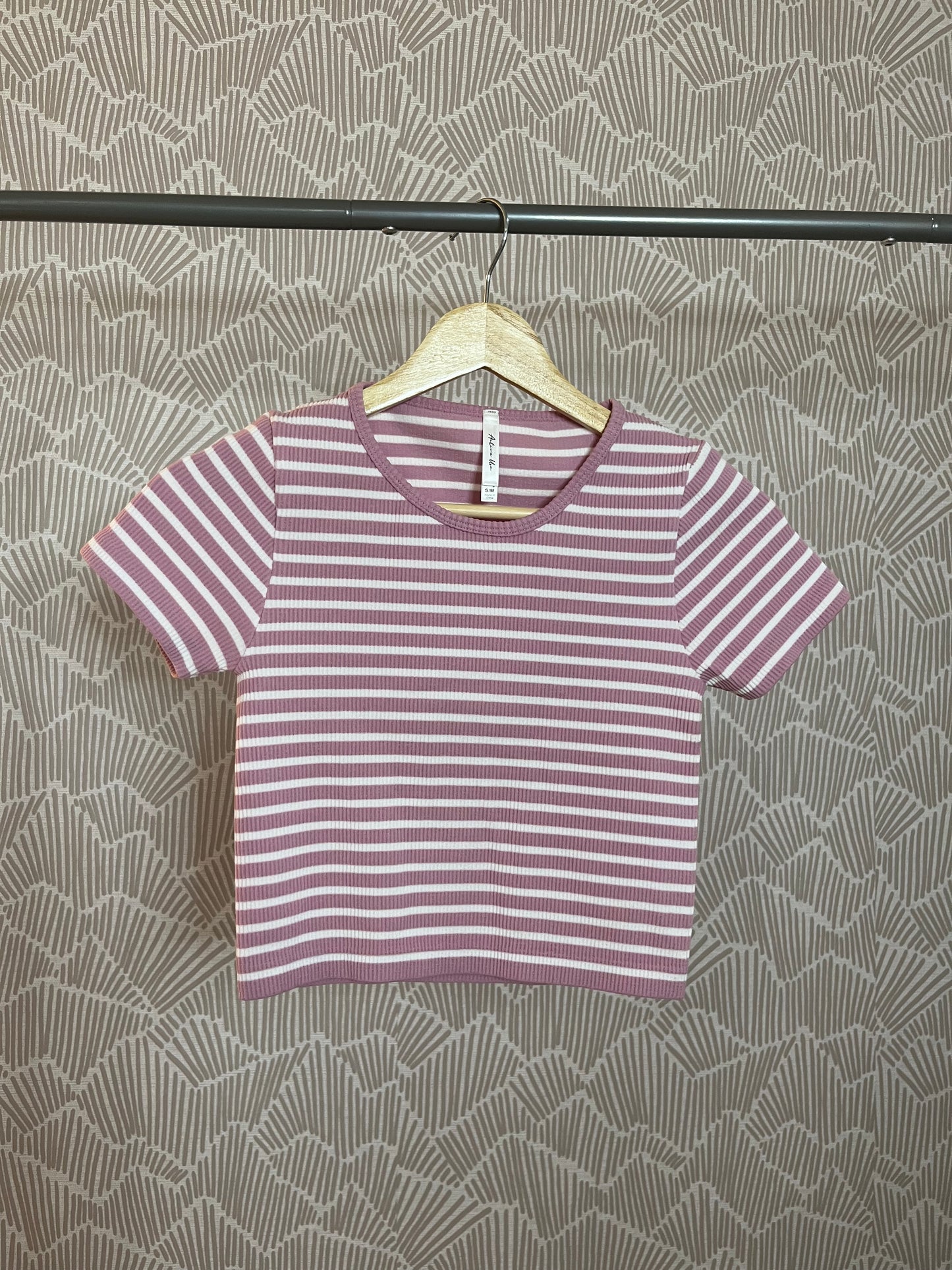 SHORT SLEEVE CREW NECK STRIPE SEAMLESS RIB TOP