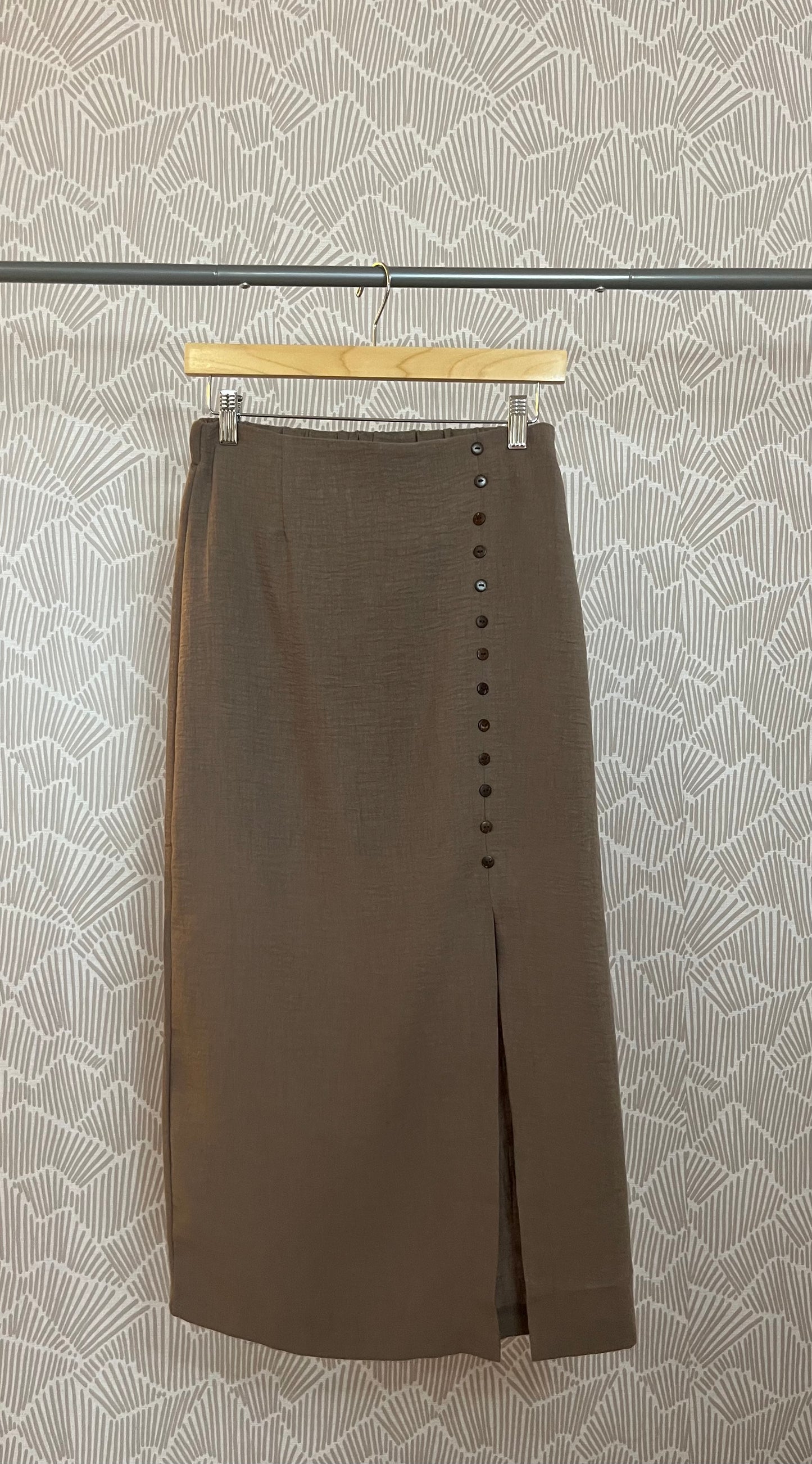 FRONT SLIT WITH BUTTON DETAIL LINEN EFFECT MIDI SKIRT